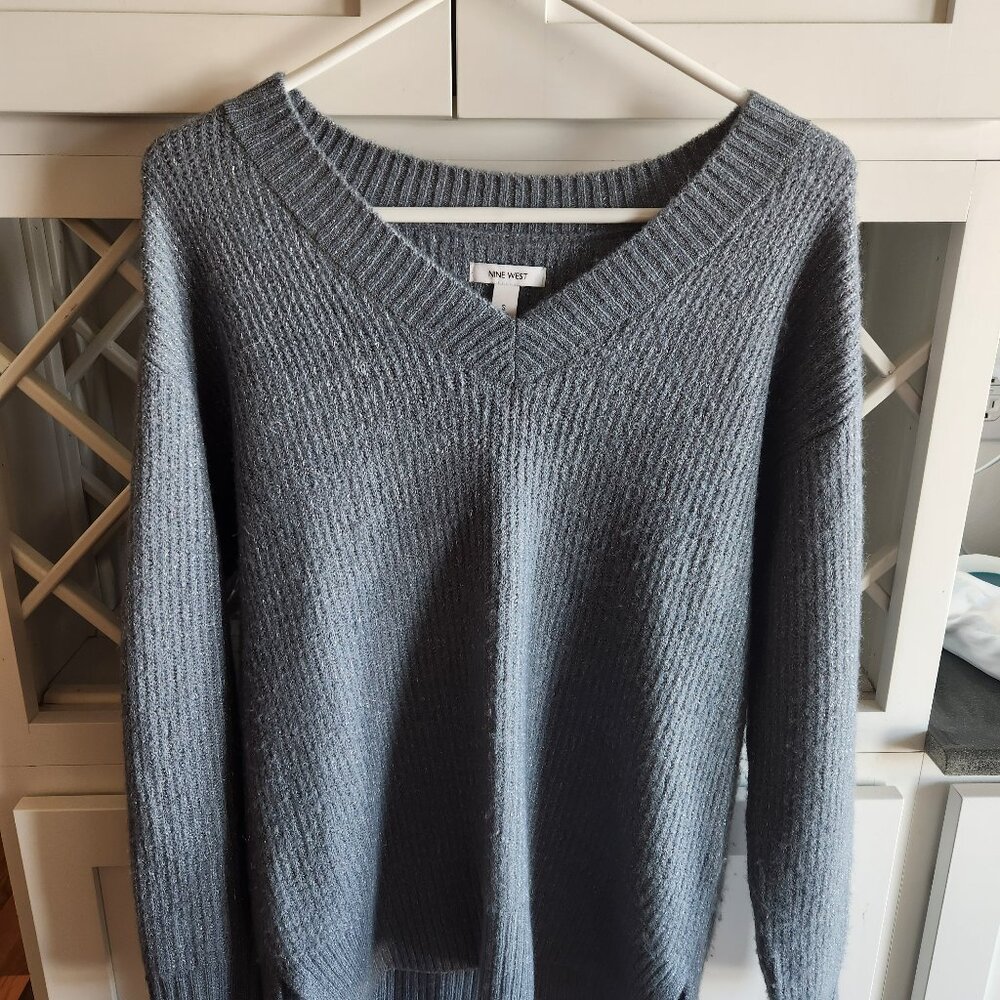 Nine west size small sweater scoop neck, light grey with sprakles